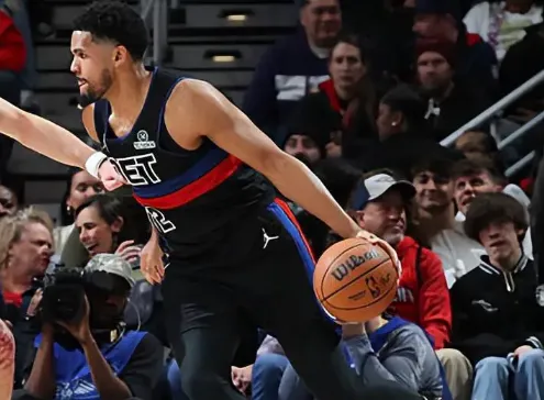 开云APP-托拜厄斯-哈里斯全场12投9中，三分3中3空砍21分5篮板2助攻